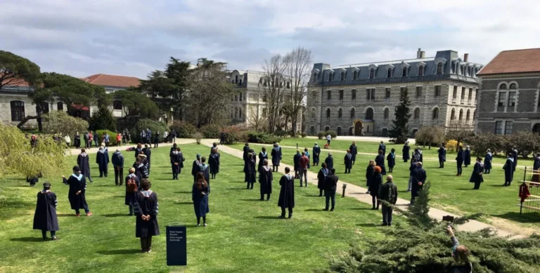 Üniversitelerde bir yılda