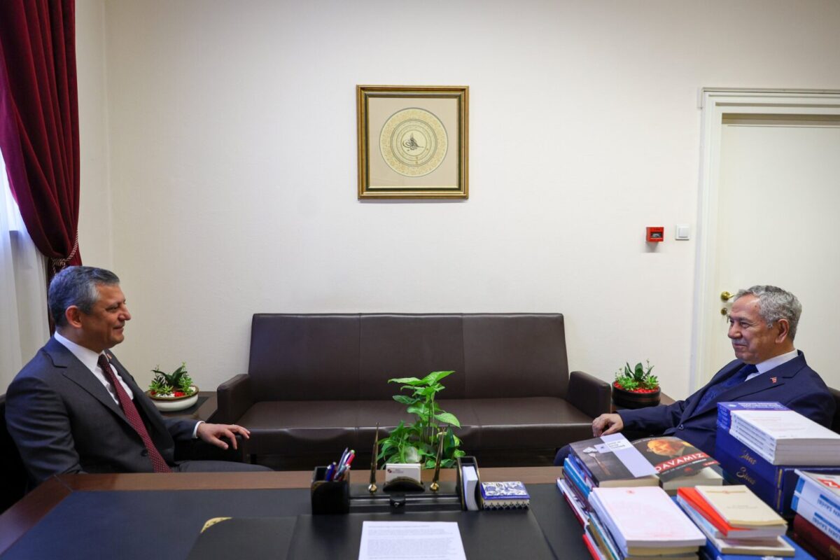 Özgür Özel, Bülent Arınç'ı ziyaret etti: "Güneşin altındaki her şey gündem"