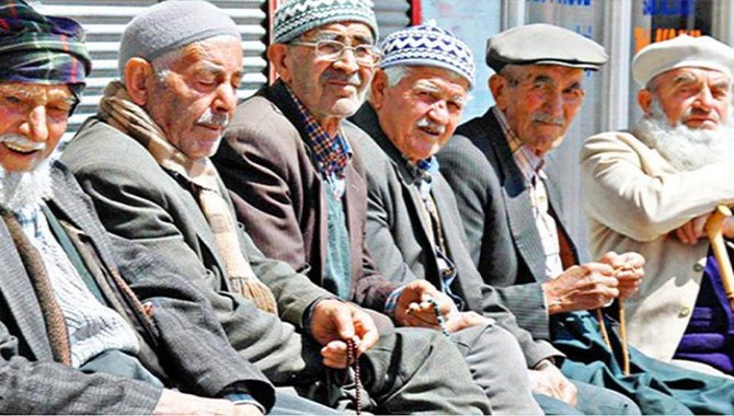 TÜİK açıkladı: Türkiye nüfusu yaşlanıyor