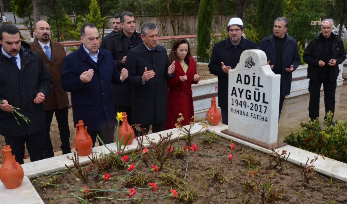 Özgür Özel bayram namazının ardından kabristanları ziyaret etti