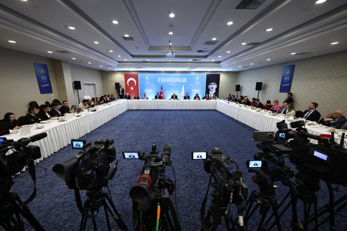 Müsavat Dervişoğlu'ndan CHP'ye “Erdoğan'ın iştahını kabartma” eleştirisi, hava savunmasında eksiklik tespiti