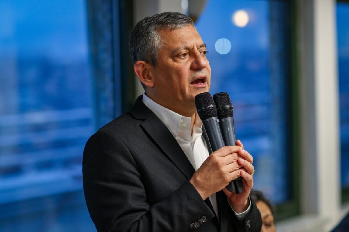 Özgür Özel Saraçhane'de iftar yaptı: "Gelecek iftarlar Çankaya Köşkü'nde olacak"