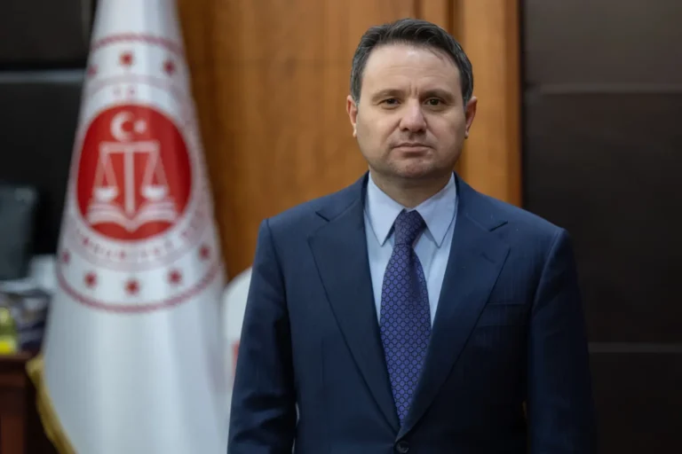 Officials suspended following exposé of Justice Minister's assets1