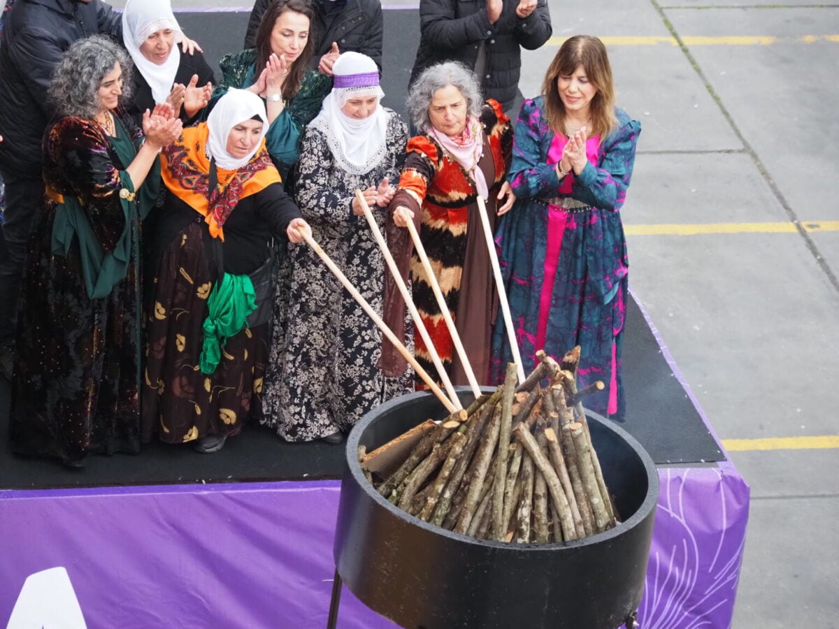 Hatimoğulları Yenikapı'dan hükümete seslendi: "Ankara barışın sesine kulak vermeli"