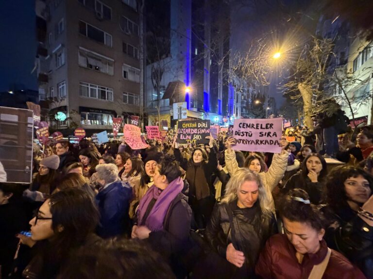 Feminist Gece Yürüyüşü