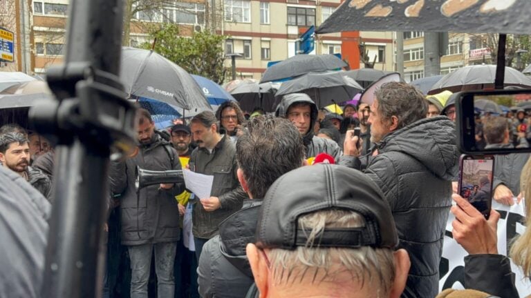 Gazeteciler tutuklu gazeteciler için