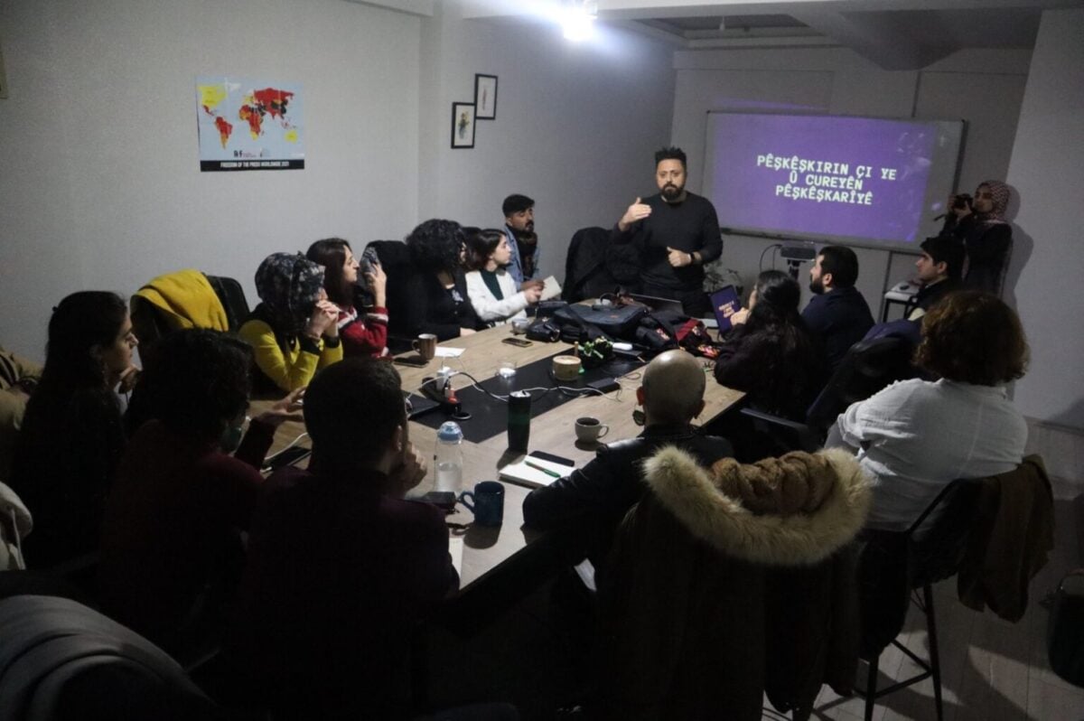 Diyarbakır’da gazetecilere