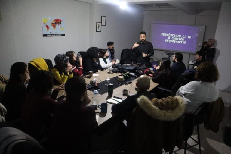 Diyarbakır’da gazetecilere