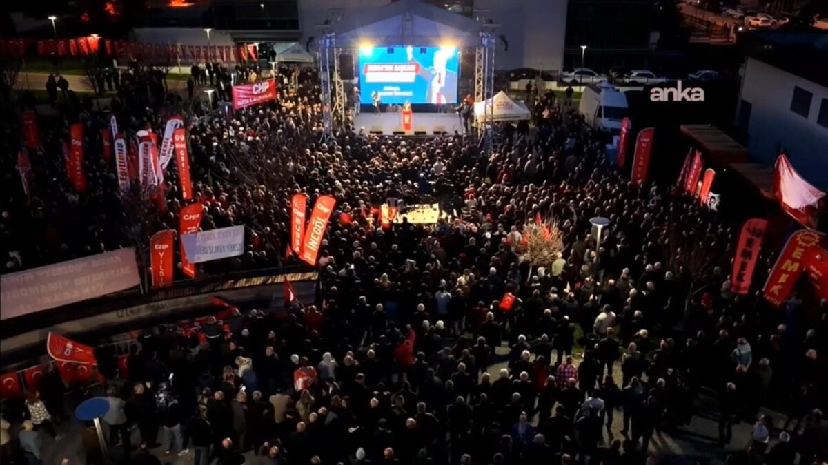 Mustafa Bozbey'in gözaltına alınması Bursa'da protesto edildi