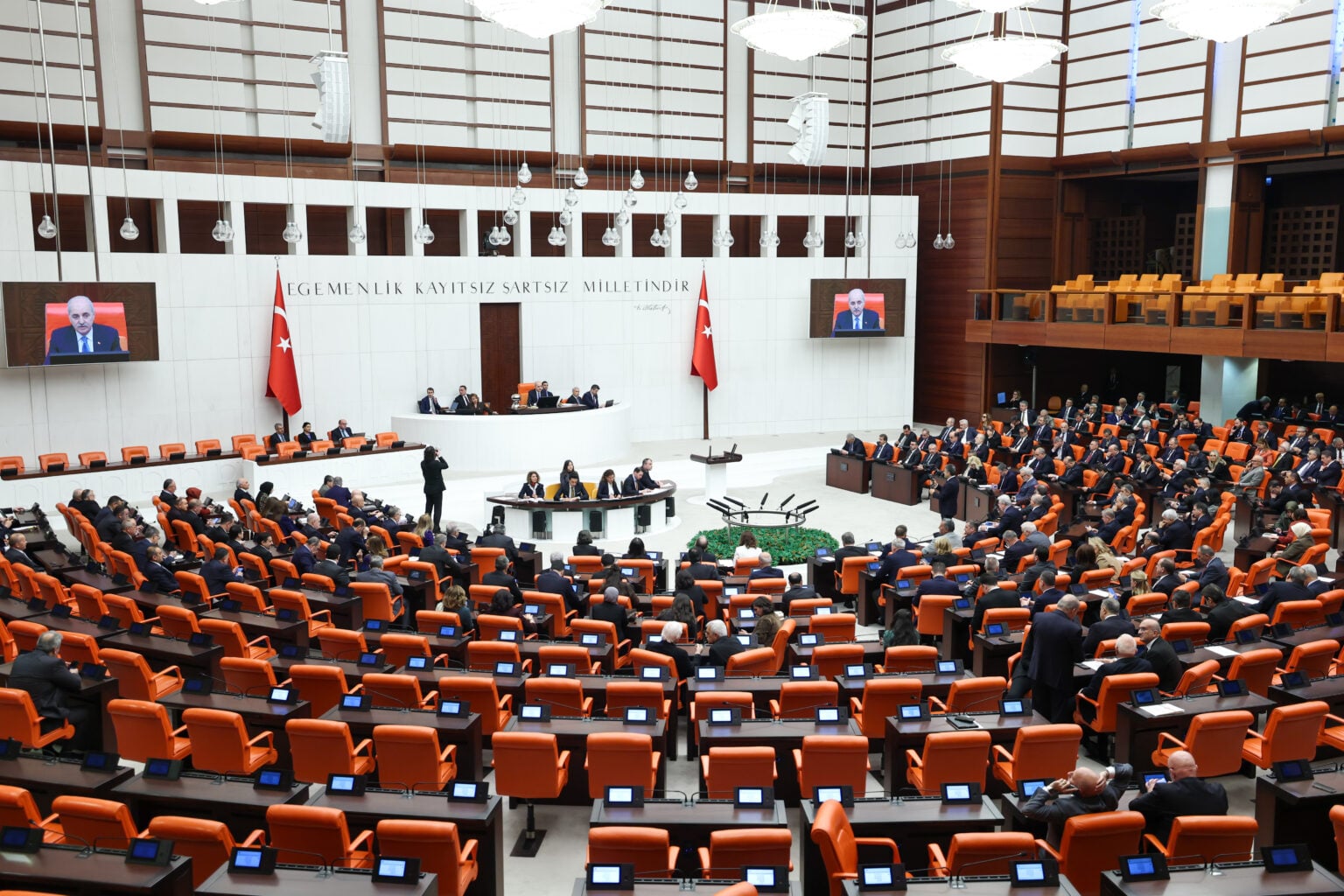 Ertuğrul Günay yazdı: Millet, vekilini seçebilir mi?