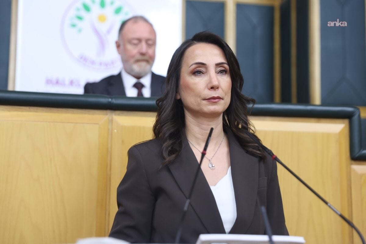 Tülay Hatimoğulları: "İran savaşını barış sürecinin el freni yapmak politik basiretsizlik olur"