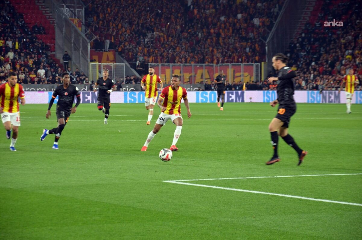 Göztepe, evinde Galatasaray'a 3-1 mağlup oldu