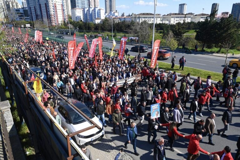 Ataşehir'de Onursal Adıgüzel