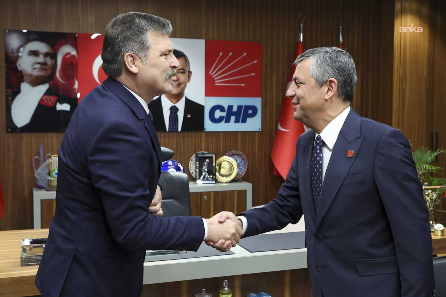 Özgür Özel, TİP lideri Erkan Baş’la görüştü: “Ara seçim anayasal zorunluluk”