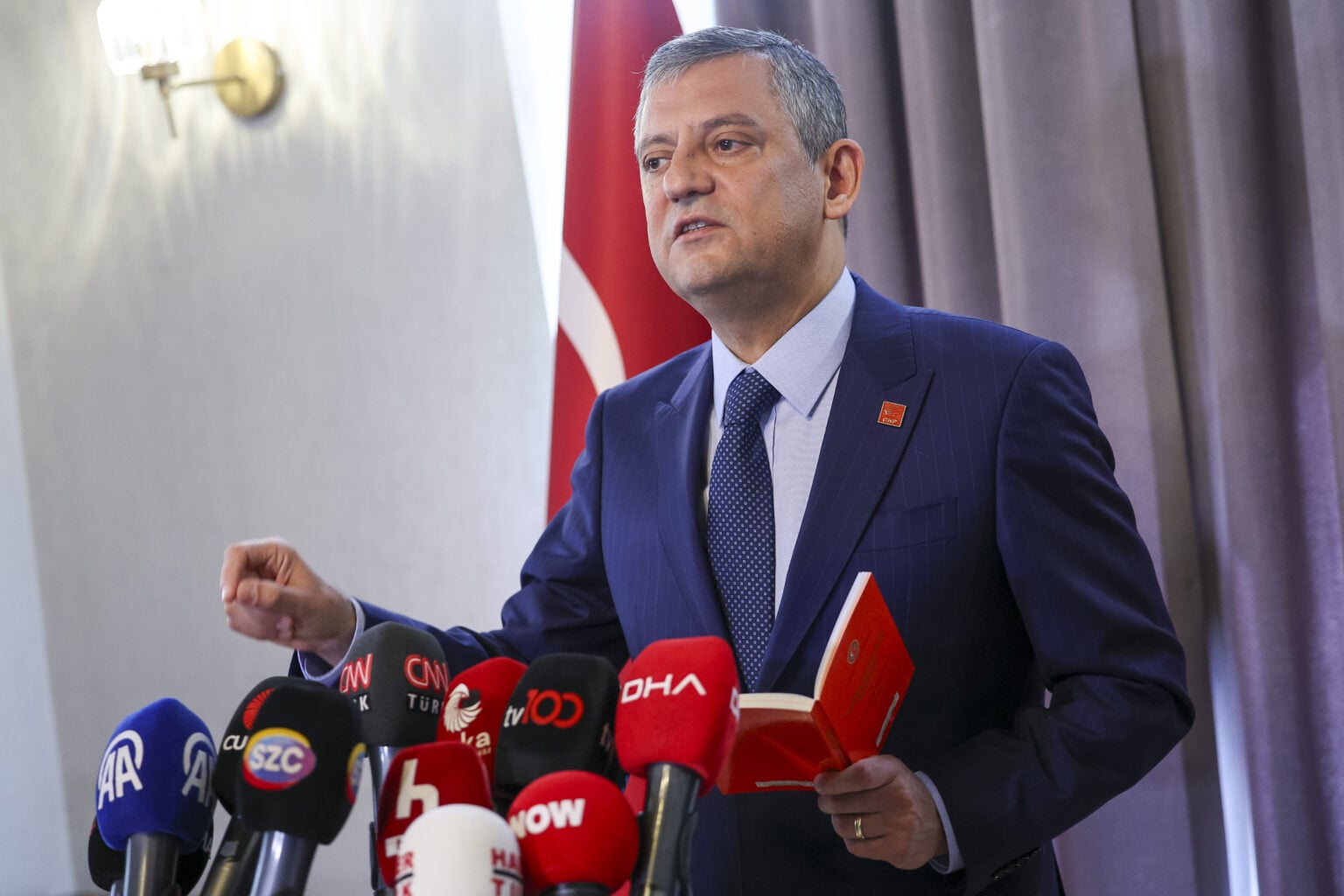 Özgür Özel ara seçim turuna devam etti: “Erdoğan mevcudiyetini ara seçime borçlu”