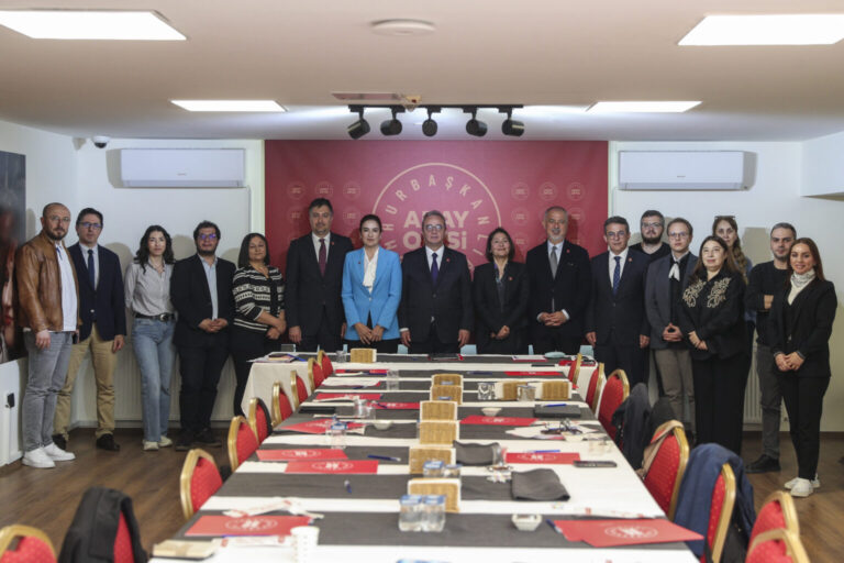 Yargıda rüşvet: Toplumun yüzde kaçı inanıyor?