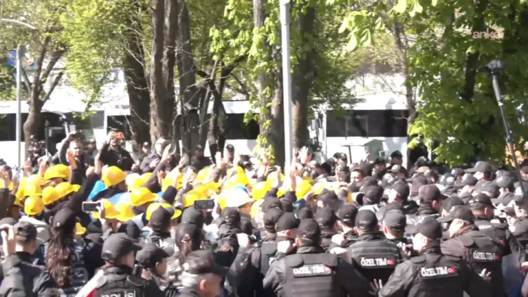 Açlık grevindeki madencilere polis müdahale etti