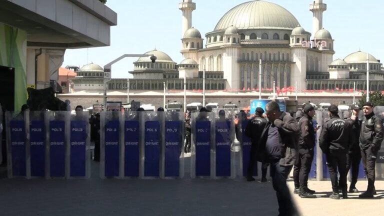 Taksim'de katledilenleri anmak isteyenler