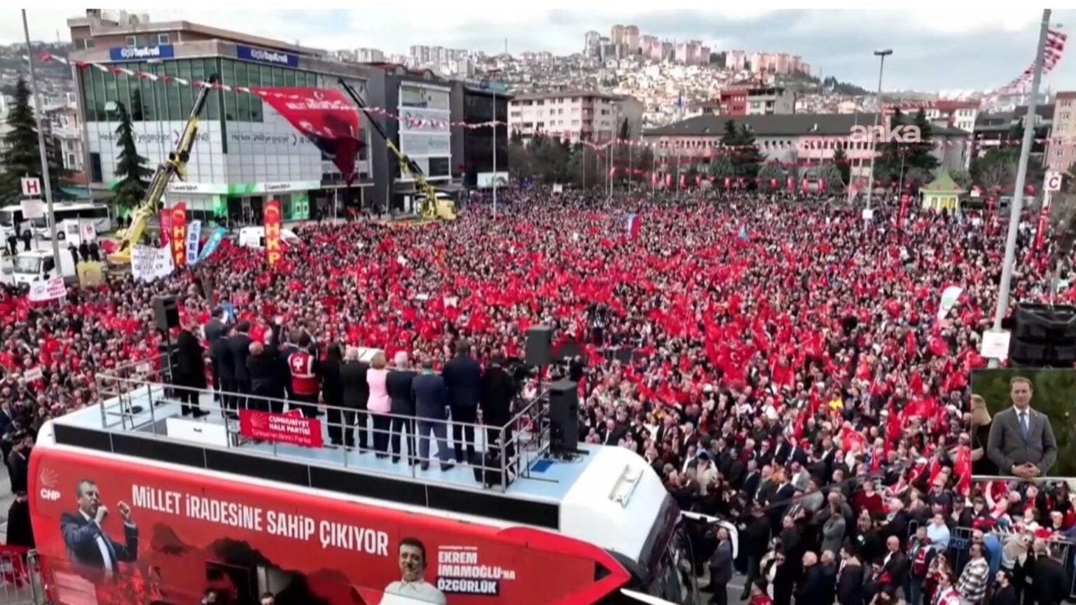 Tarık Çelenk yazdı: Mahalle niçin muhalefete oy versin?