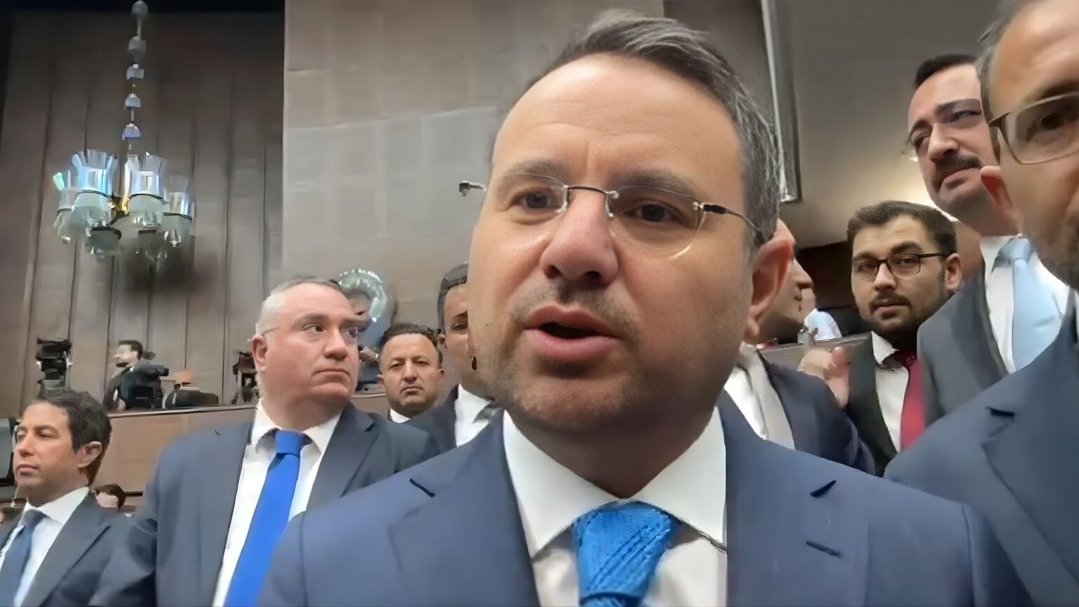 Akın Gürlek “çıplak arama” sorusuna yanıt vermedi