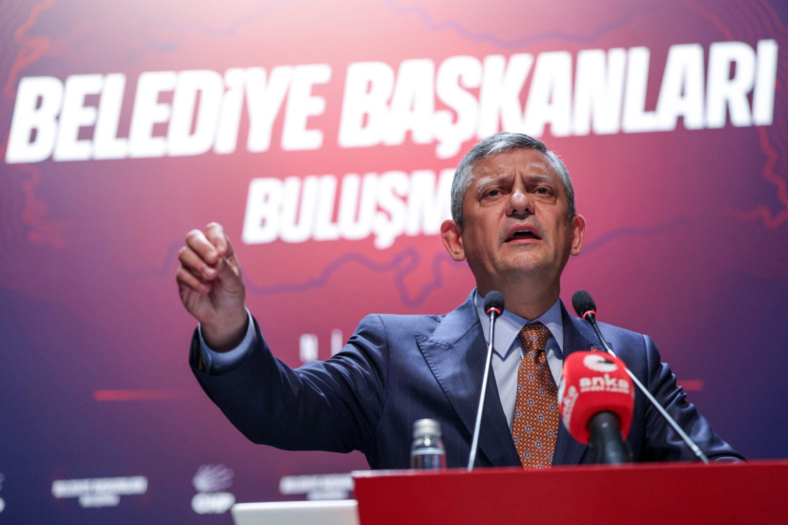 CHP Belediye Başkanları Buluşması | Özgür Özel: “Haysiyet cellatlarını unutursak şerefsiziz”
