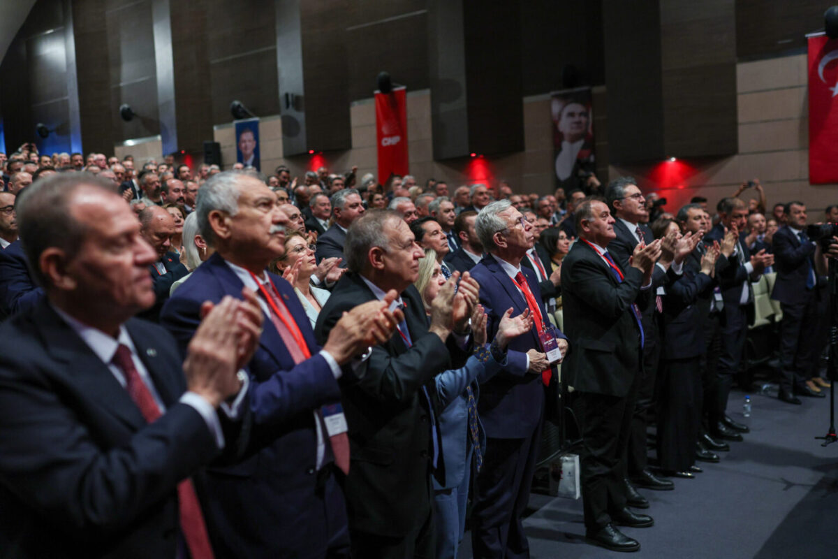 CHP Belediye Başkanları Buluşması | Özgür Özel: "Haysiyet cellatlarını unutursak şerefsiziz"