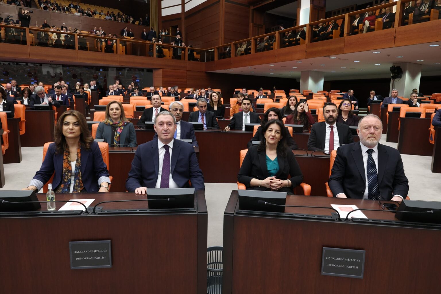 Tuncer Bakırhan’dan Erdoğan’a: “Barış ona vurulacak mührü bekliyor, mühür sizdedir”