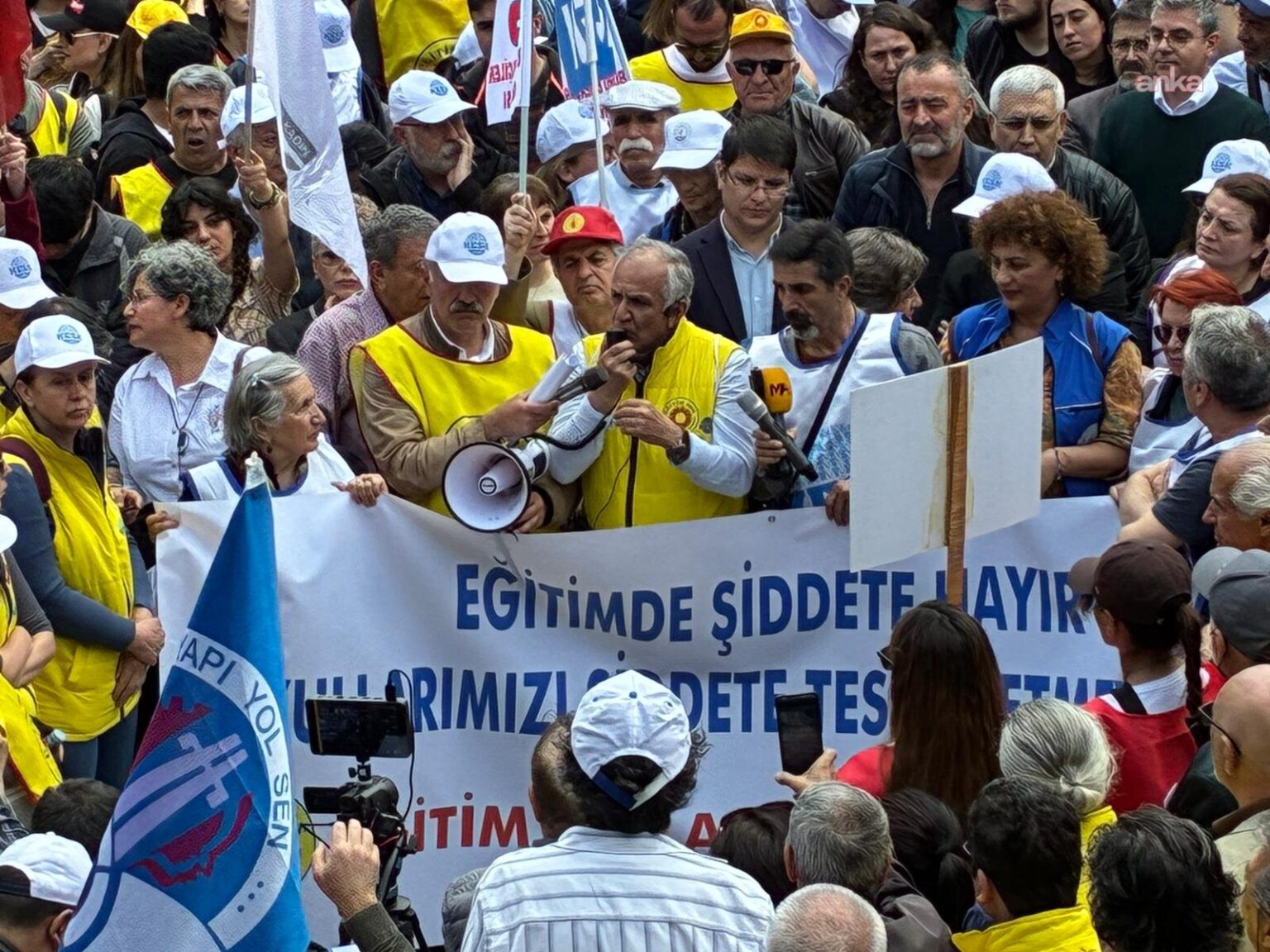 Şanlıurfa ve Kahramanmaraş’taki okul saldırıları Türkiye genelinde protesto edildi