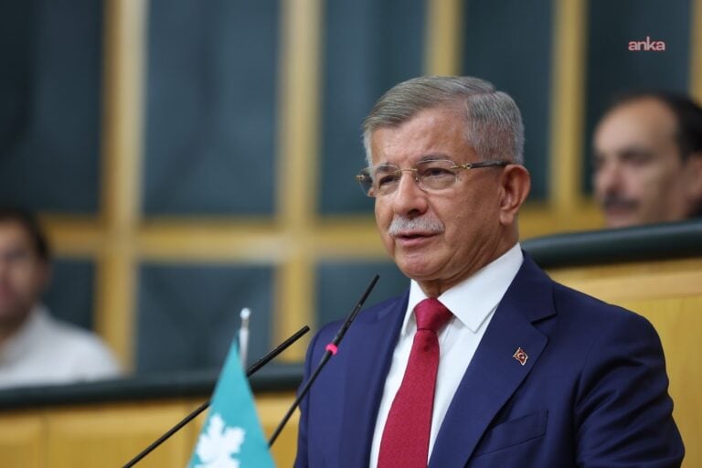 Ahmet Davutoğlu kimdir?