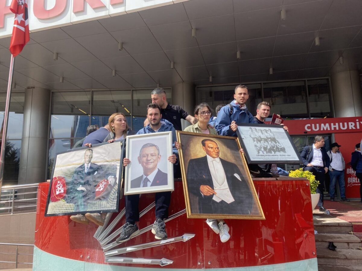 CHP Genel Merkezi'ne polis müdahalesi
