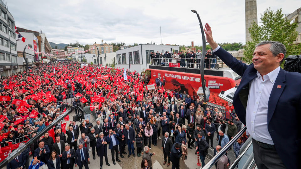 Özgür Özel Rize'de: "Akın Gürlek ses kayıtlarını bankada saklıyor"