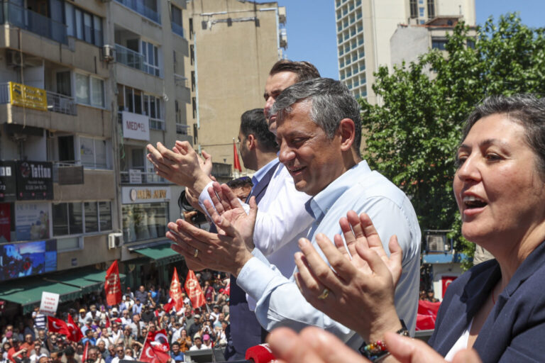 özgür özel