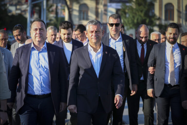 özgür özel