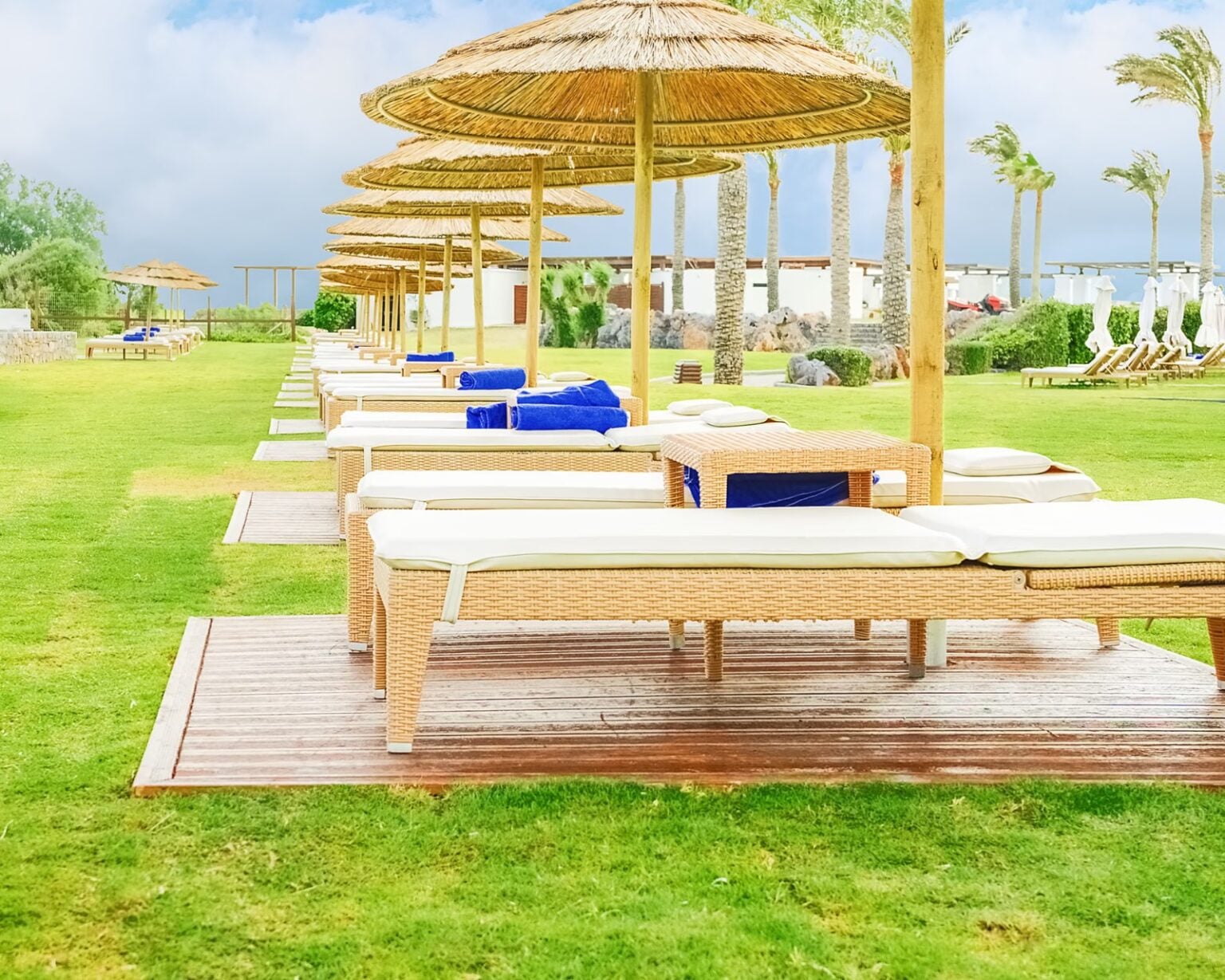 Şezlong bulamayan turist davayı kazandı: Tur şirketi 1000 euro tazminat ödeyecek