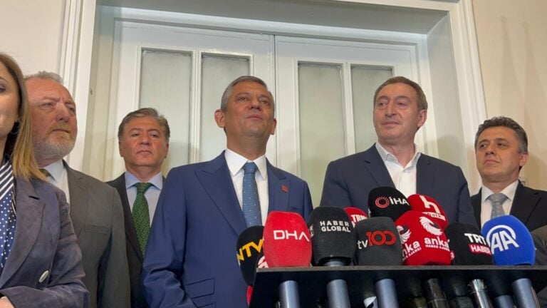 DEM Parti Özgür Özel'i TBMM'de ziyaret etti