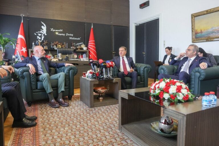 Bayramlaşma trafiğine iki CHP ayarı
