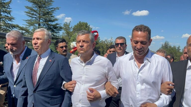 özgür özel mansur yavaş