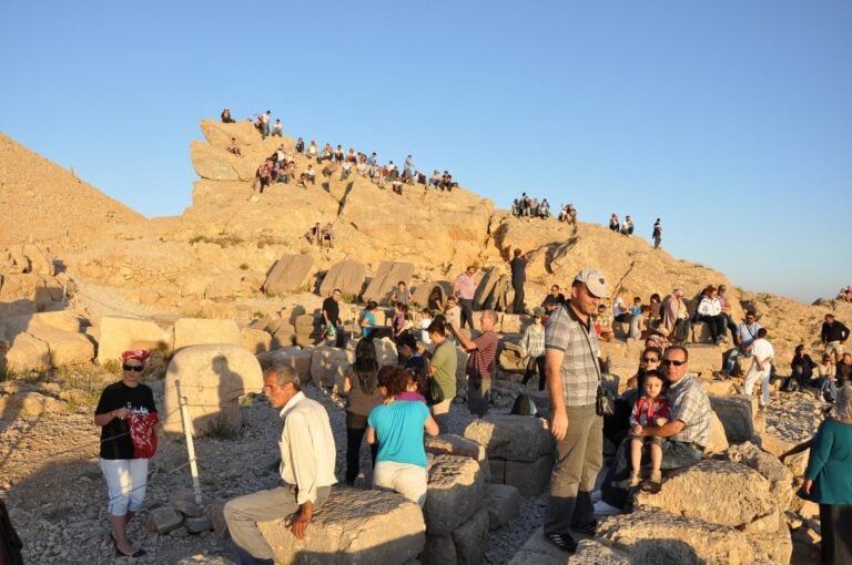 Nemrut'a ziyaretçi akını