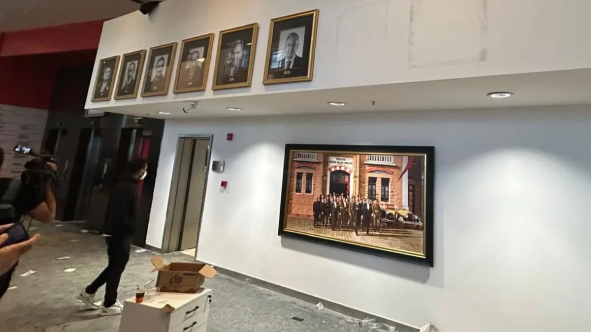 CHP Genel Merkezi'ne polis müdahalesi