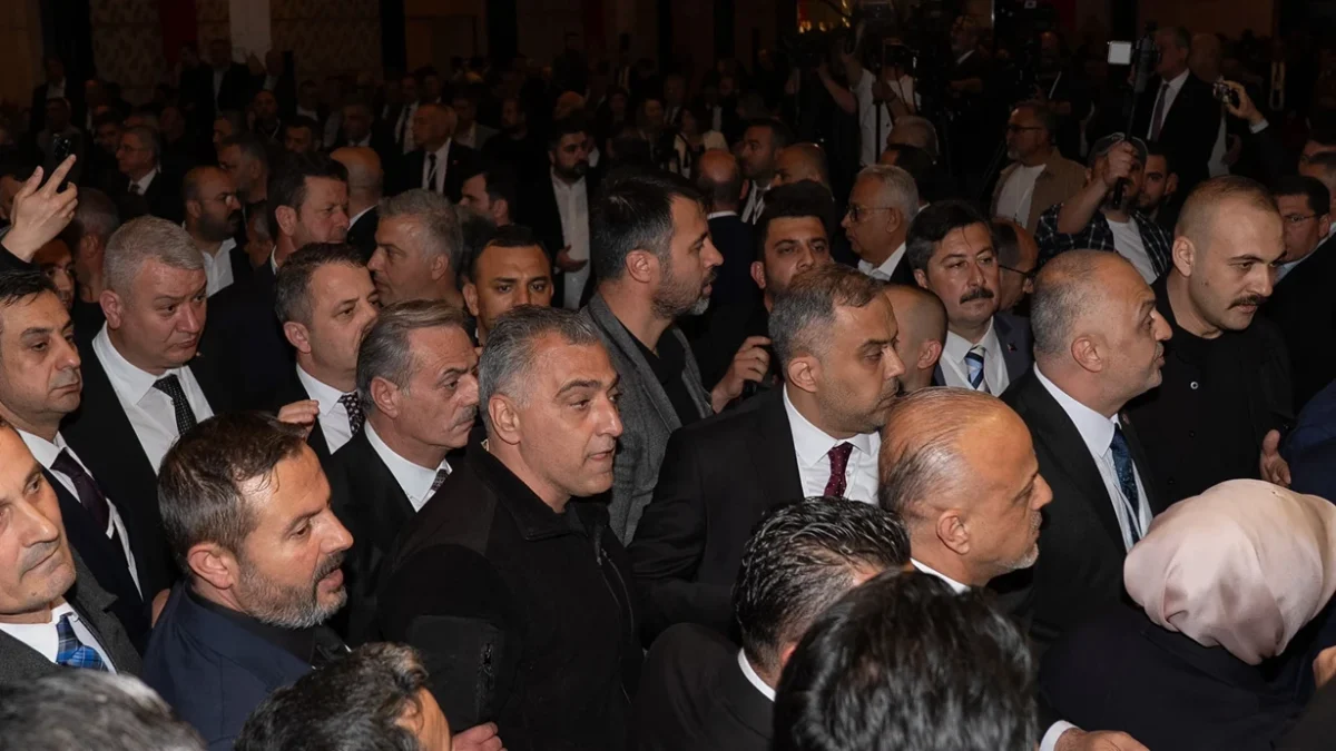 TBB seçimlerinde İmamoğlu’nun mesajı okunurken kavga çıktı