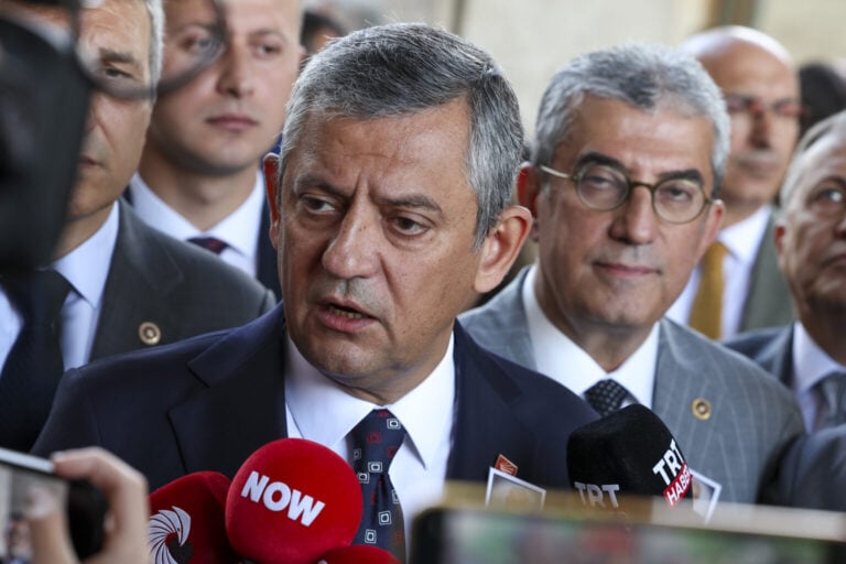 Özgür Özel olağanüstü kurultay