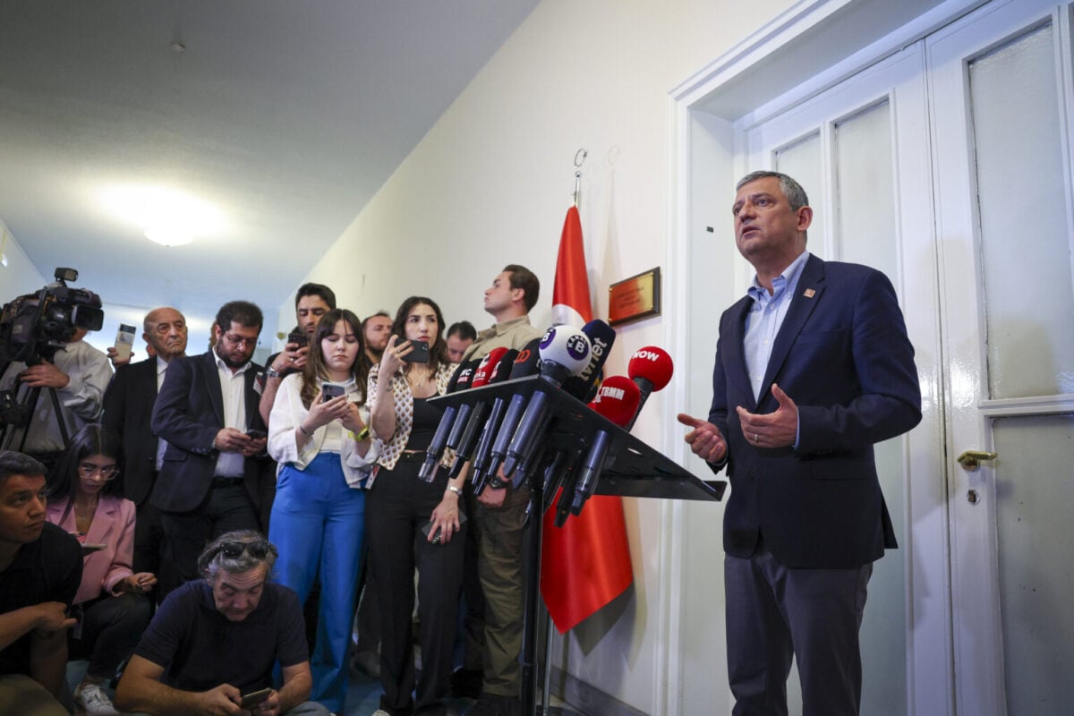 CHP’de grup toplantısı krizi | Özgür Özel net konuştu: “Kürsüyü atanmış birine bırakmamız mümkün değil”