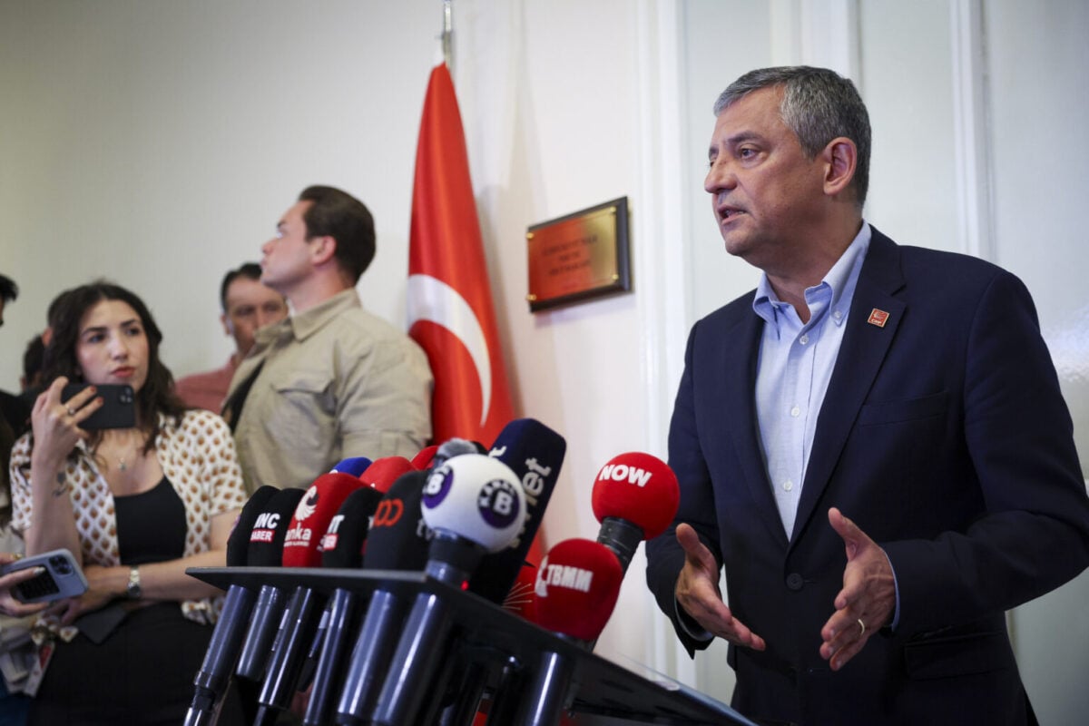 CHP’de grup toplantısı krizi | Özgür Özel net konuştu: “Kürsüyü atanmış birine bırakmamız mümkün değil”