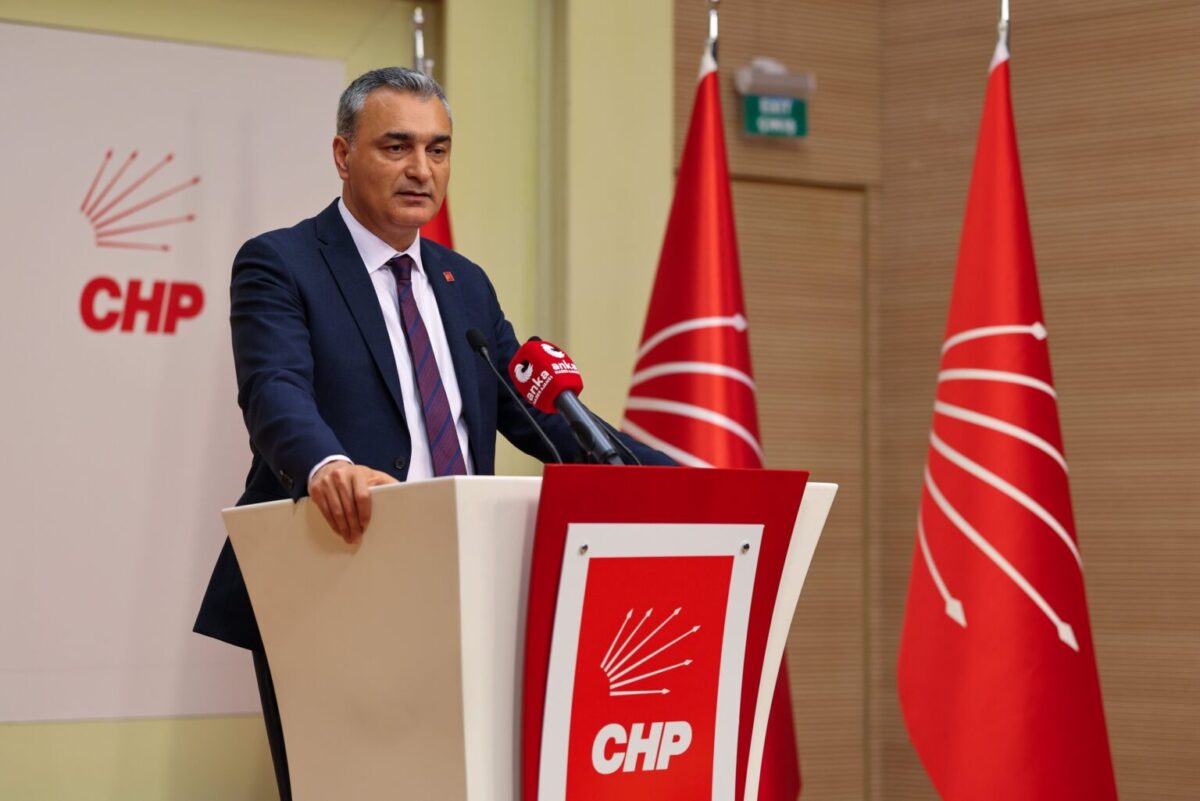 Müslim Sarı'dan gazetecilerin "sarı zarf aldığı" ithamına yanıt