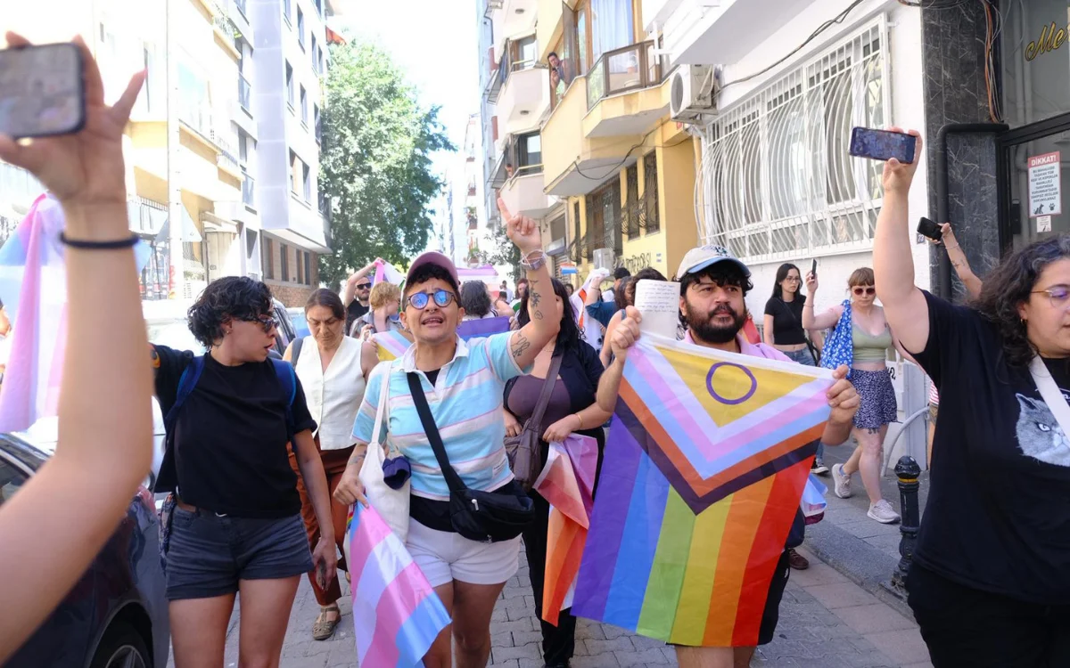 Kadıköy'de Onur Yürüyüşü