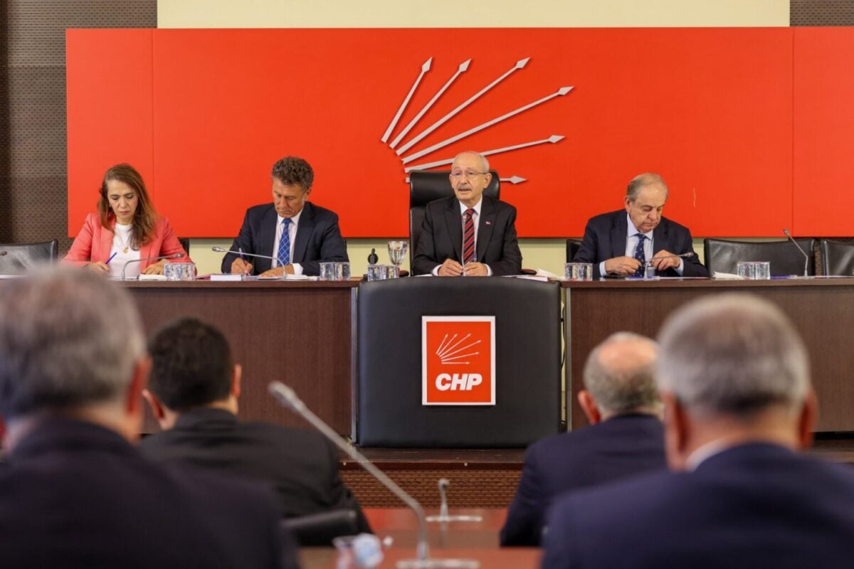 İkilik sürüyor: Atanmış CHP'de "arınma" ve olağan kurultay dönemi, seçilmiş CHP'ye disiplin suçlaması