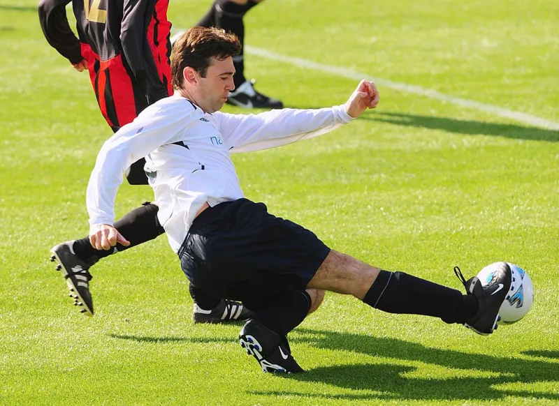 Burnham futbol oynarken