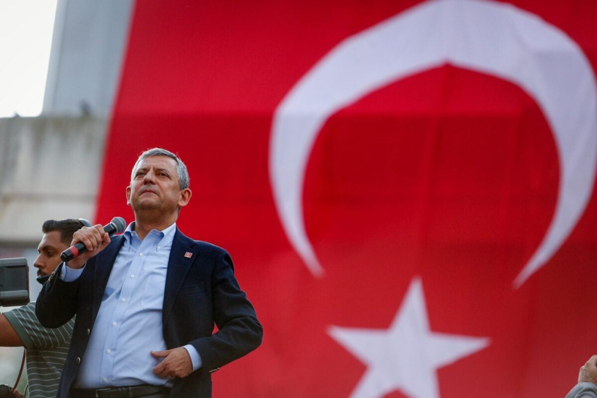 Özgür Özel Lüleburgaz'da konuştu: "Esas mesele 'kayyum gidecek biz geleceğiz' değil, 'Tayyip gidecek biz geleceğiz' meselesidir