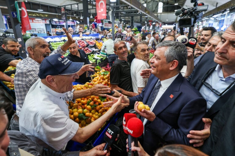 Özgür Özel Ankara'da esnaf ziyaretinde