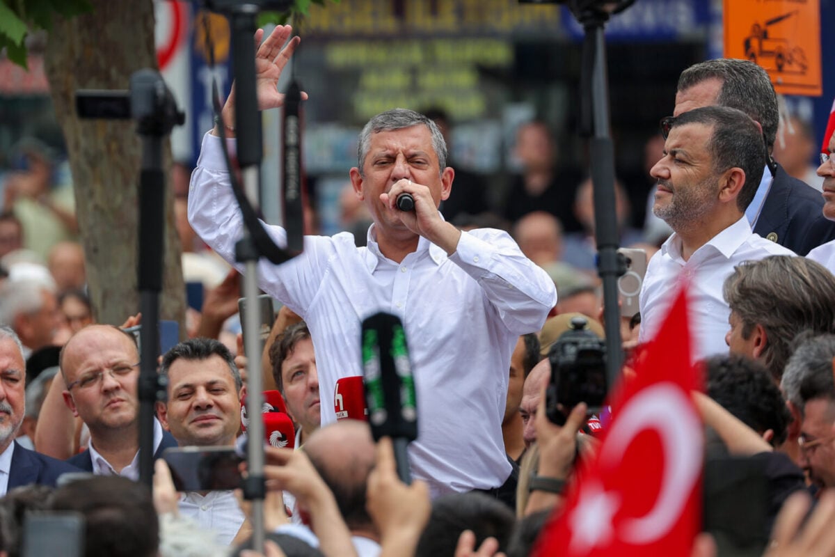 Özgür Özel Denizli'de yoğun ilgiyle karşılandı